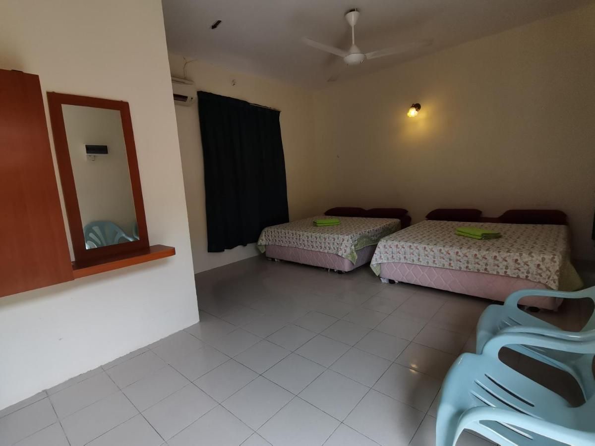 Nipahmas Chalet Pekan Pangkor Esterno foto
